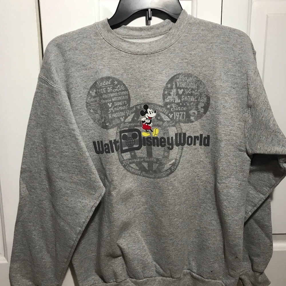 VINTAGE Disney world sweatshirt